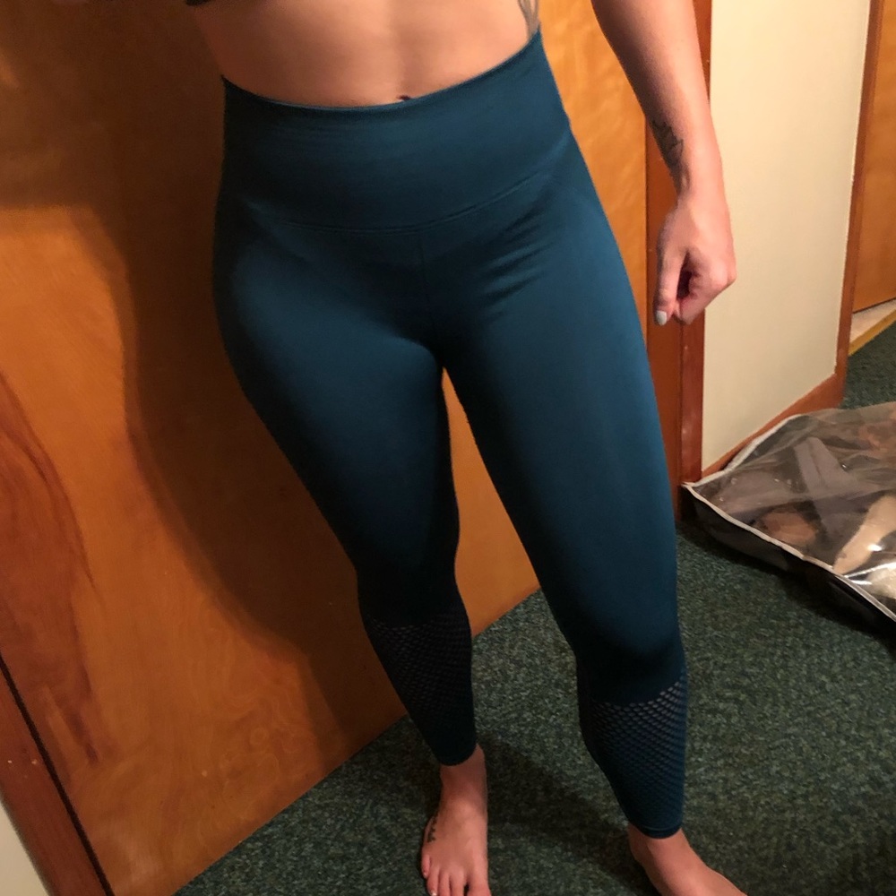 Fabletics Highwaisted Contour Workout Legging